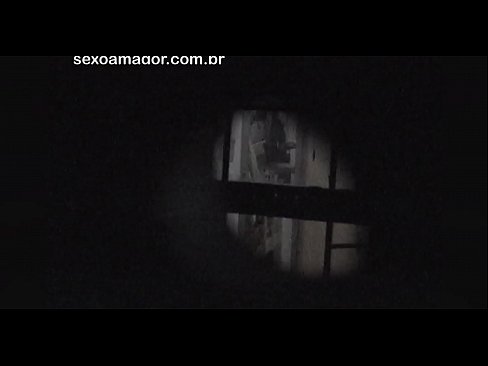 ❤️ Ξανθιά κοπέλα βιντεοσκοπήθηκε κρυφά από ηδονοβλεψία της γειτονιάς κρυμμένο πίσω από κούφια τούβλα ️ Ανώμαλο βίντεο